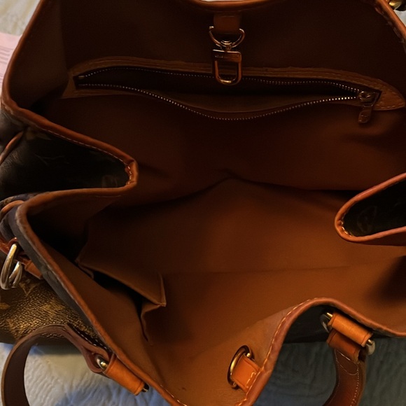 Louis Vuitton Bag - Picture 5 of 11